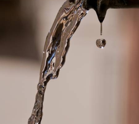 Acqua dalla fontanella